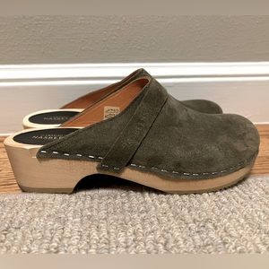 Swedish Hasbeens “Swedish Husband” Clogs in Olive suede size 38
